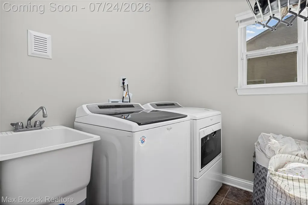 8012 Ivy Glen Park Lane White Lake Charter Township MI 48386