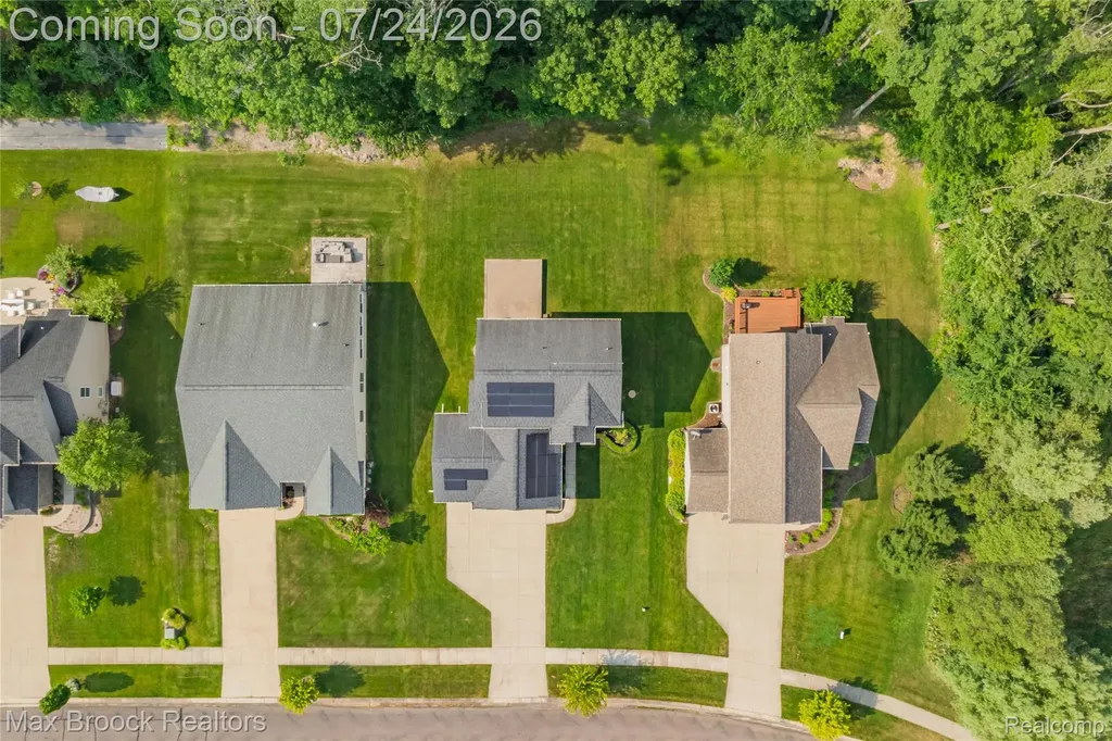 8012 Ivy Glen Park Lane White Lake Charter Township MI 48386