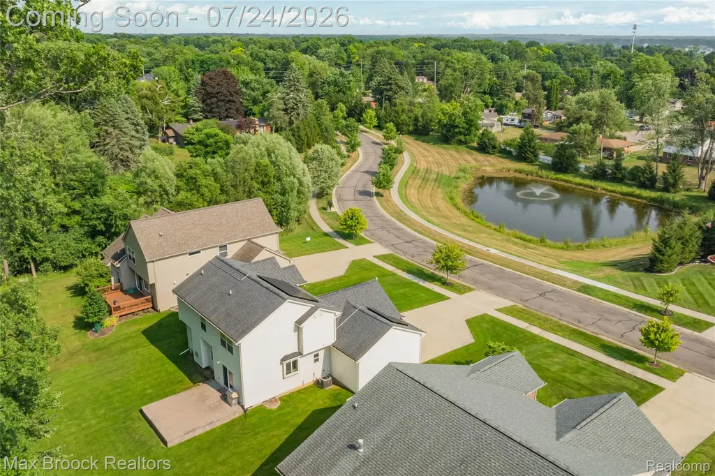 8012 Ivy Glen Park Lane White Lake Charter Township MI 48386