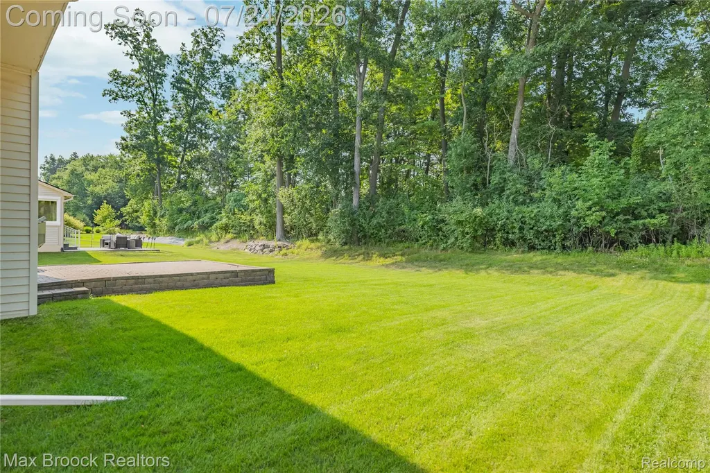8012 Ivy Glen Park Lane White Lake Charter Township MI 48386