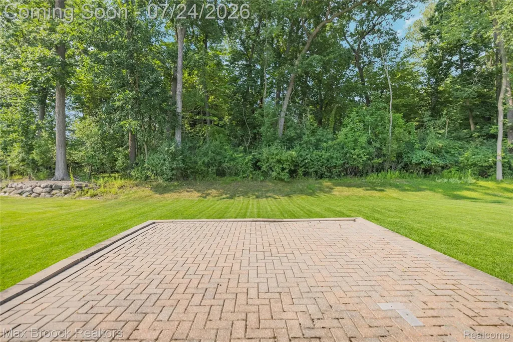 8012 Ivy Glen Park Lane White Lake Charter Township MI 48386