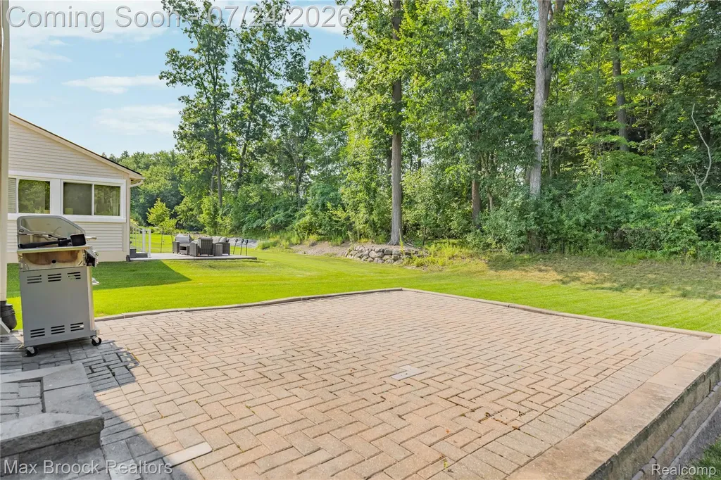 8012 Ivy Glen Park Lane White Lake Charter Township MI 48386
