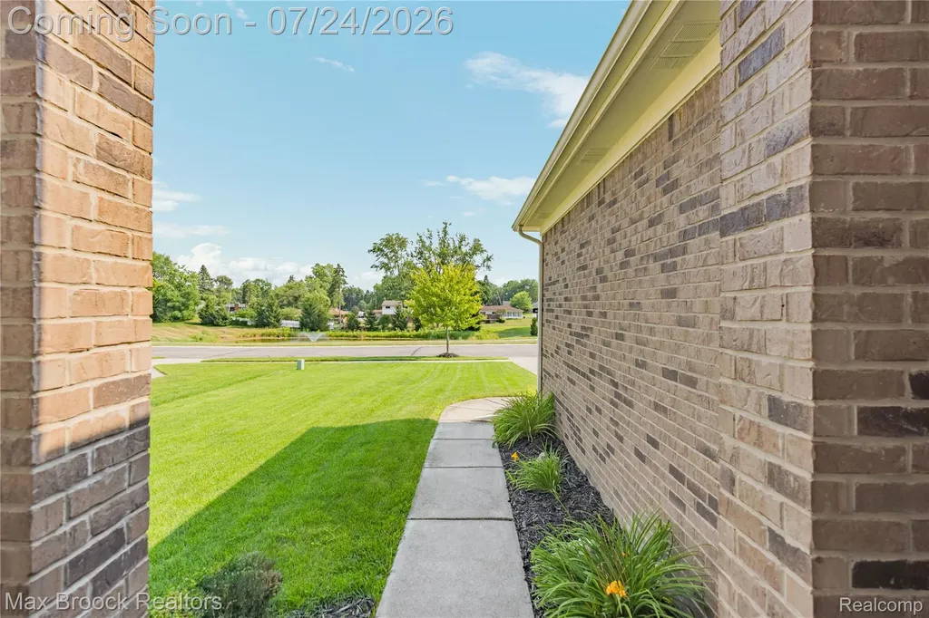 8012 Ivy Glen Park Lane White Lake Charter Township MI 48386