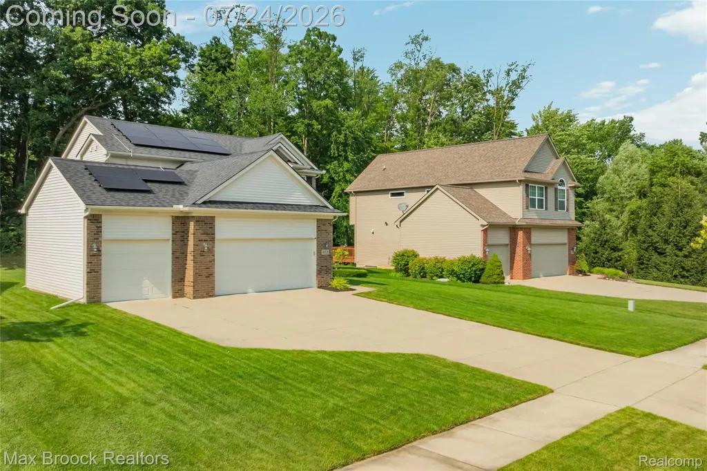 8012 Ivy Glen Park Lane White Lake Charter Township MI 48386