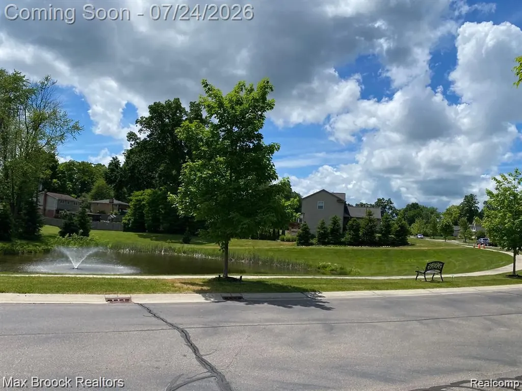 8012 Ivy Glen Park Lane White Lake Charter Township MI 48386