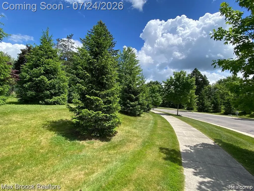 8012 Ivy Glen Park Lane White Lake Charter Township MI 48386