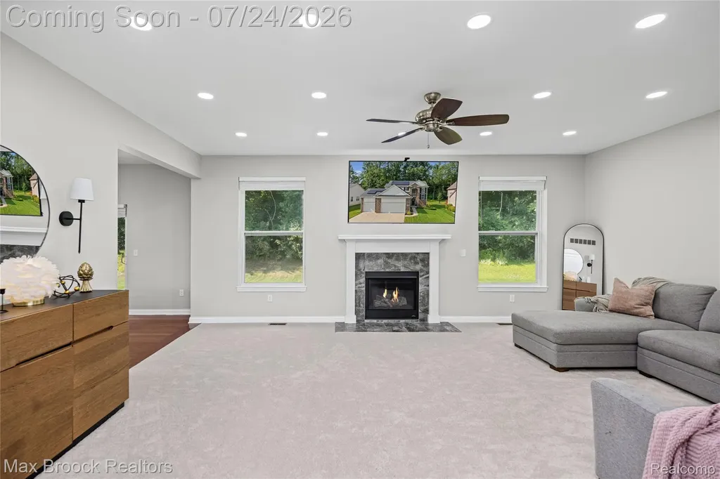 8012 Ivy Glen Park Lane White Lake Charter Township MI 48386