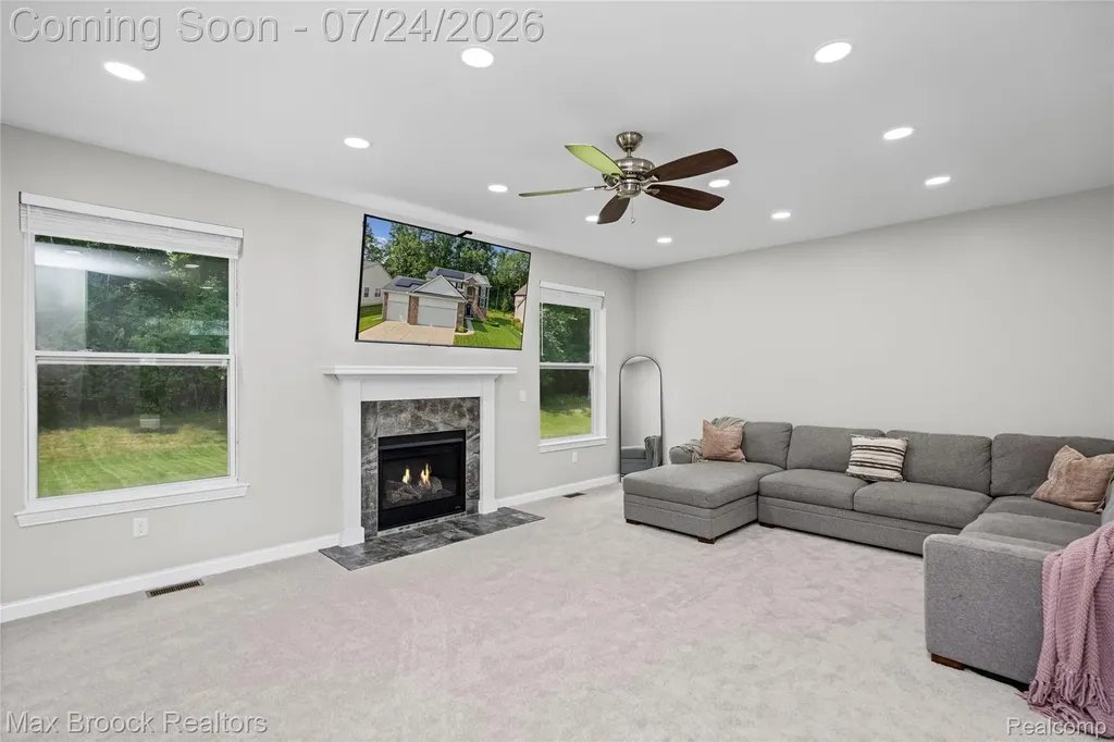 8012 Ivy Glen Park Lane White Lake Charter Township MI 48386