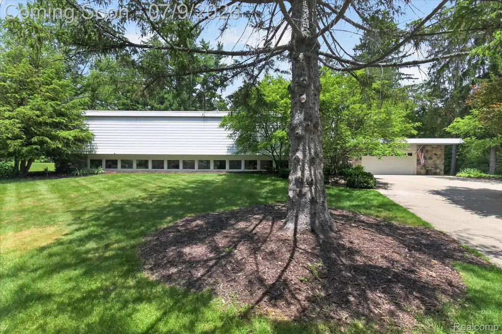 1091 Plover Drive Highland Charter Township MI 48357