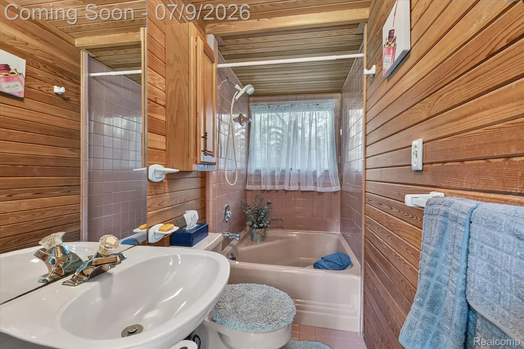 1091 Plover Drive Highland Charter Township MI 48357