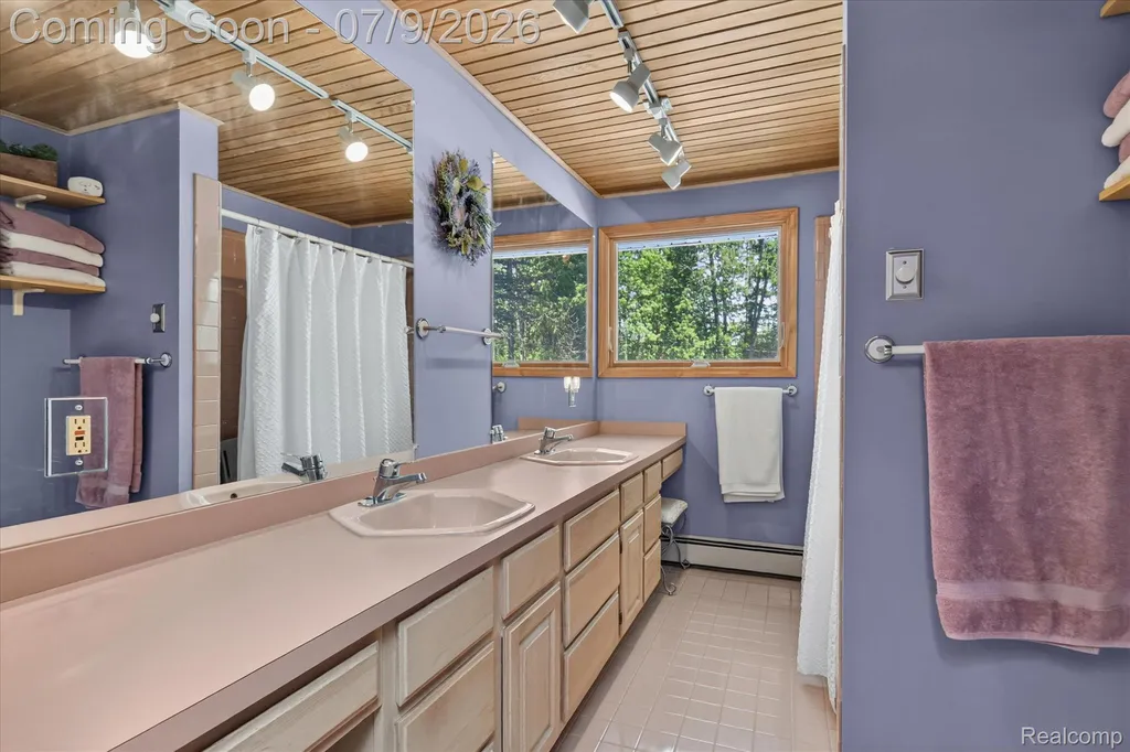 1091 Plover Drive Highland Charter Township MI 48357