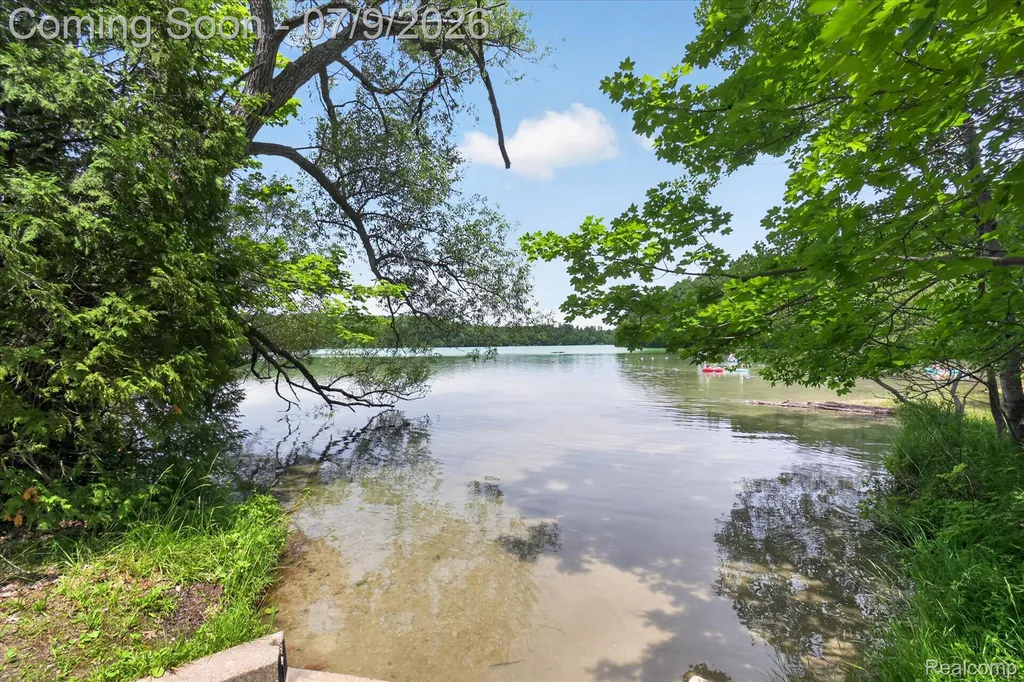 1091 Plover Drive Highland Charter Township MI 48357