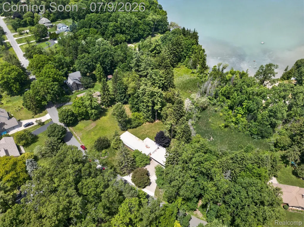 1091 Plover Drive Highland Charter Township MI 48357