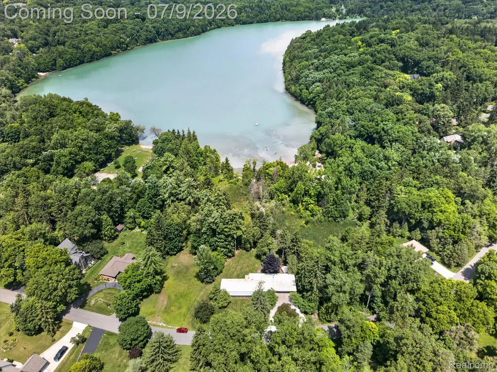 1091 Plover Drive Highland Charter Township MI 48357