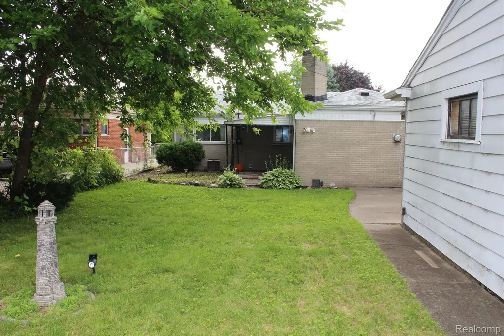 11717 Tecumseh Redford Charter Township MI 48239