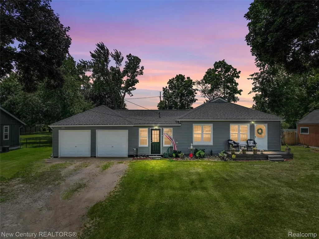 5763 Graves Street Waterford Charter Township MI 48327