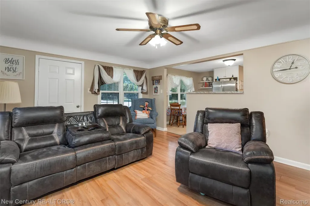 5763 Graves Street Waterford Charter Township MI 48327