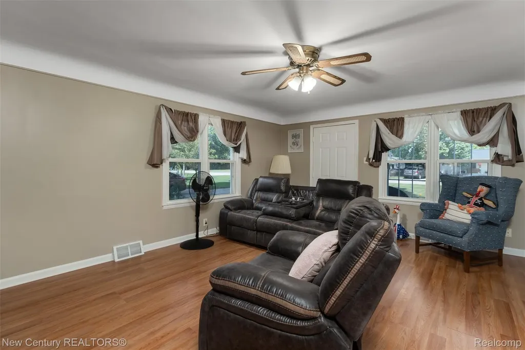 5763 Graves Street Waterford Charter Township MI 48327