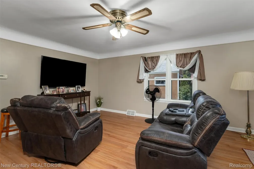 5763 Graves Street Waterford Charter Township MI 48327