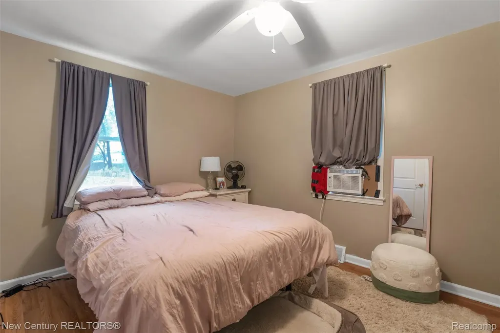 5763 Graves Street Waterford Charter Township MI 48327