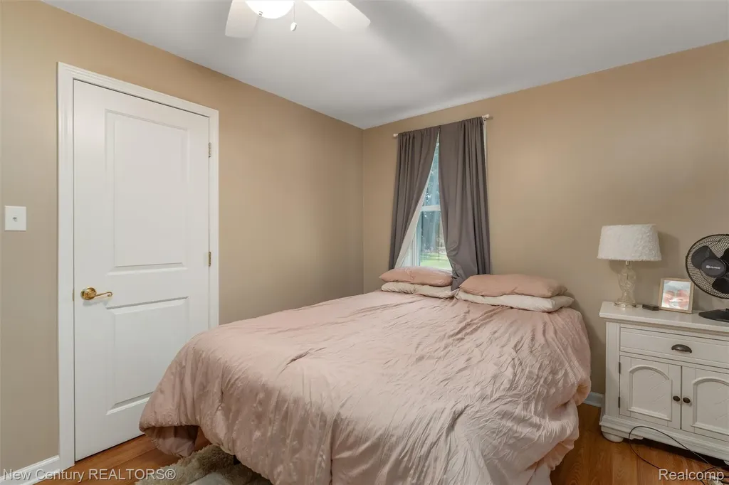 5763 Graves Street Waterford Charter Township MI 48327