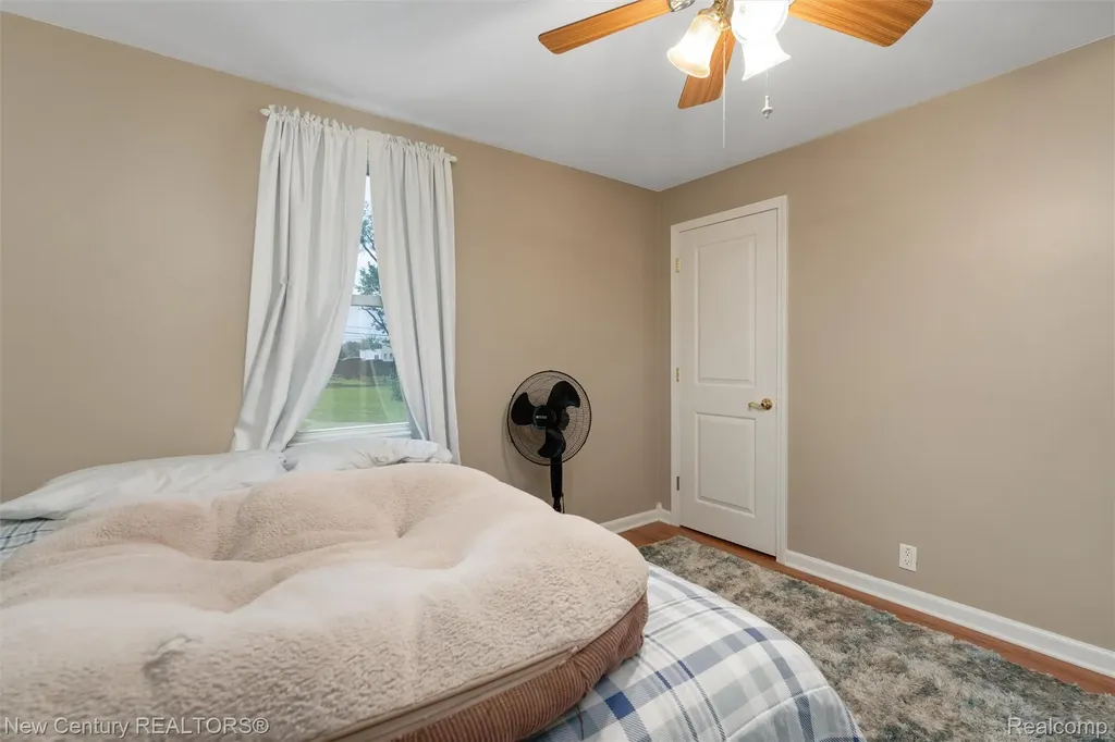 5763 Graves Street Waterford Charter Township MI 48327