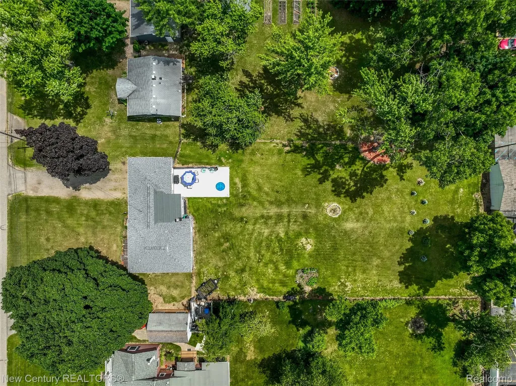 5763 Graves Street Waterford Charter Township MI 48327