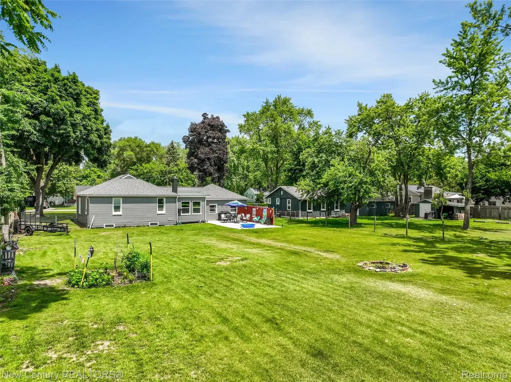 5763 Graves Street Waterford Charter Township MI 48327
