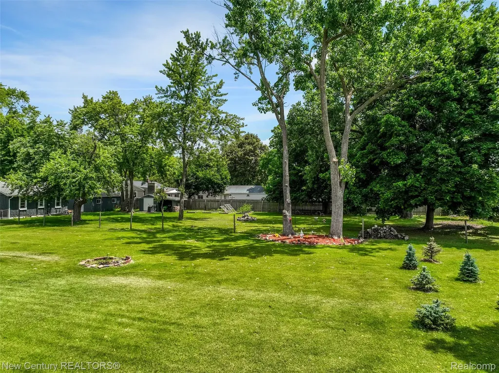 5763 Graves Street Waterford Charter Township MI 48327