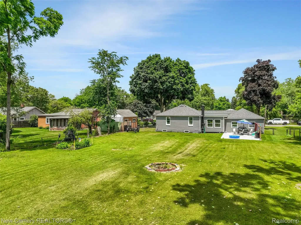 5763 Graves Street Waterford Charter Township MI 48327