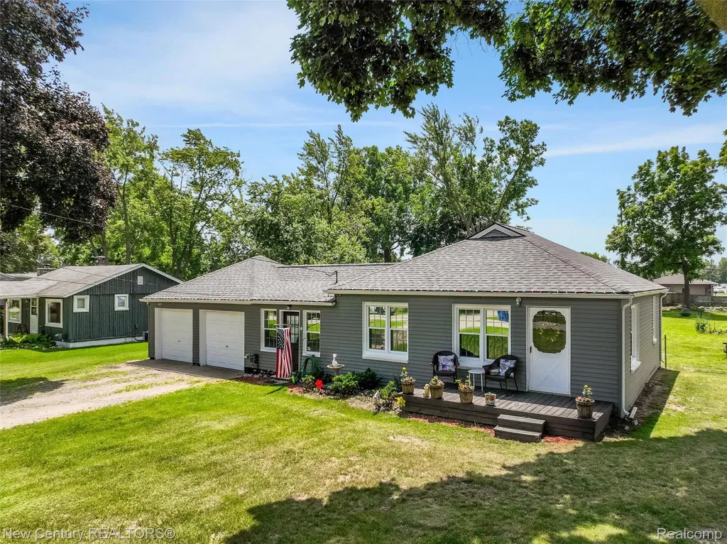 5763 Graves Street Waterford Charter Township MI 48327