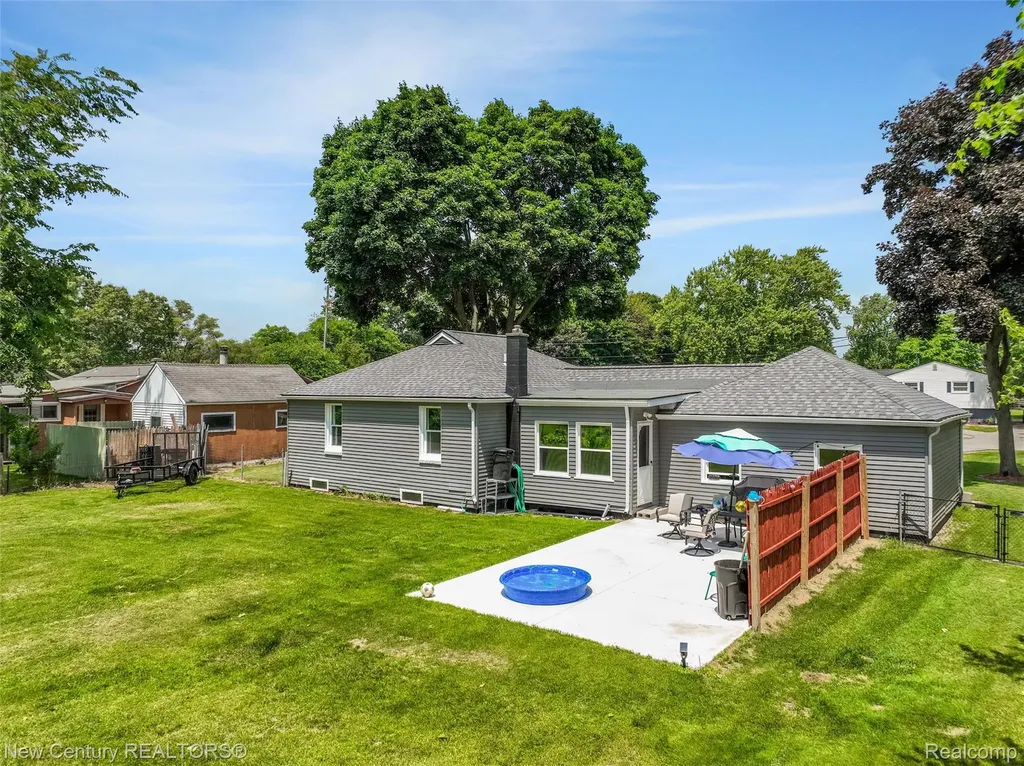 5763 Graves Street Waterford Charter Township MI 48327