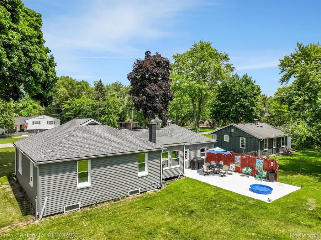 5763 Graves Street Waterford Charter Township MI 48327