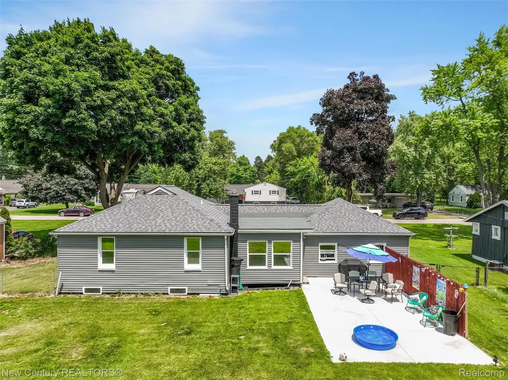 5763 Graves Street Waterford Charter Township MI 48327