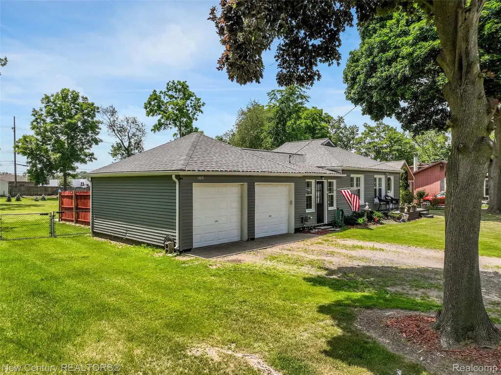 5763 Graves Street Waterford Charter Township MI 48327