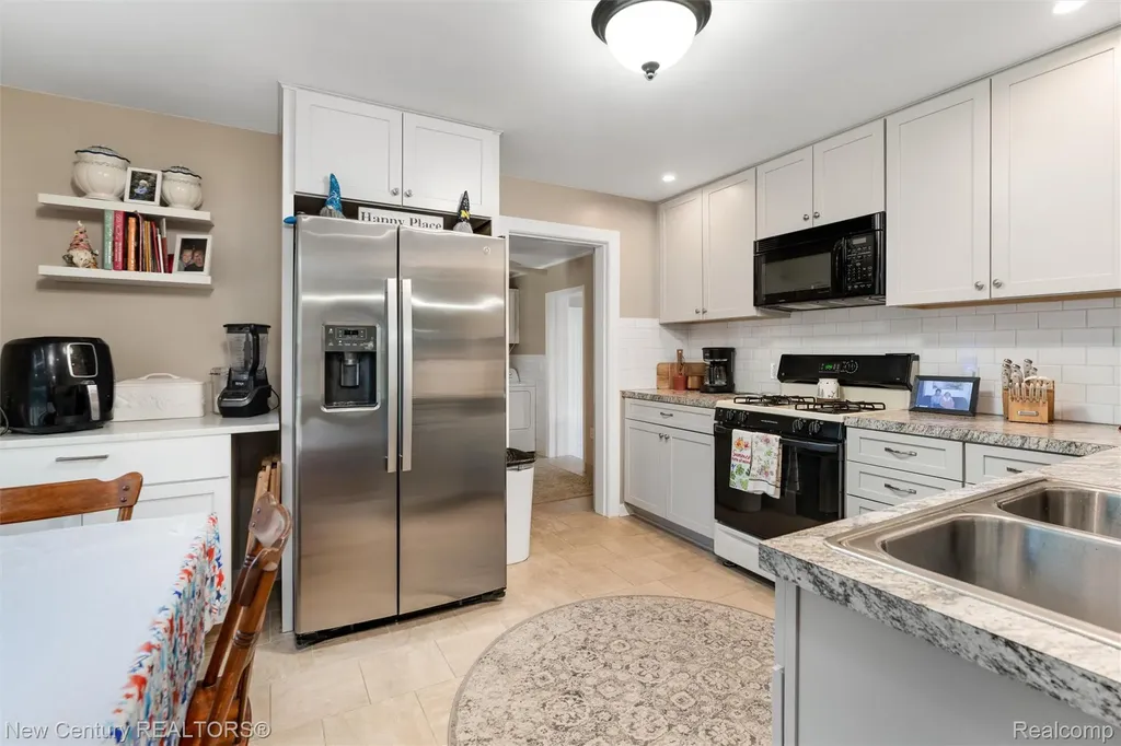 5763 Graves Street Waterford Charter Township MI 48327