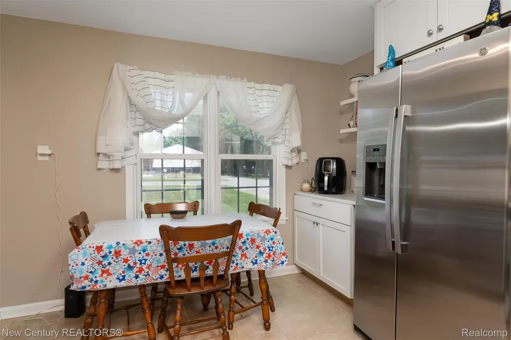 5763 Graves Street Waterford Charter Township MI 48327