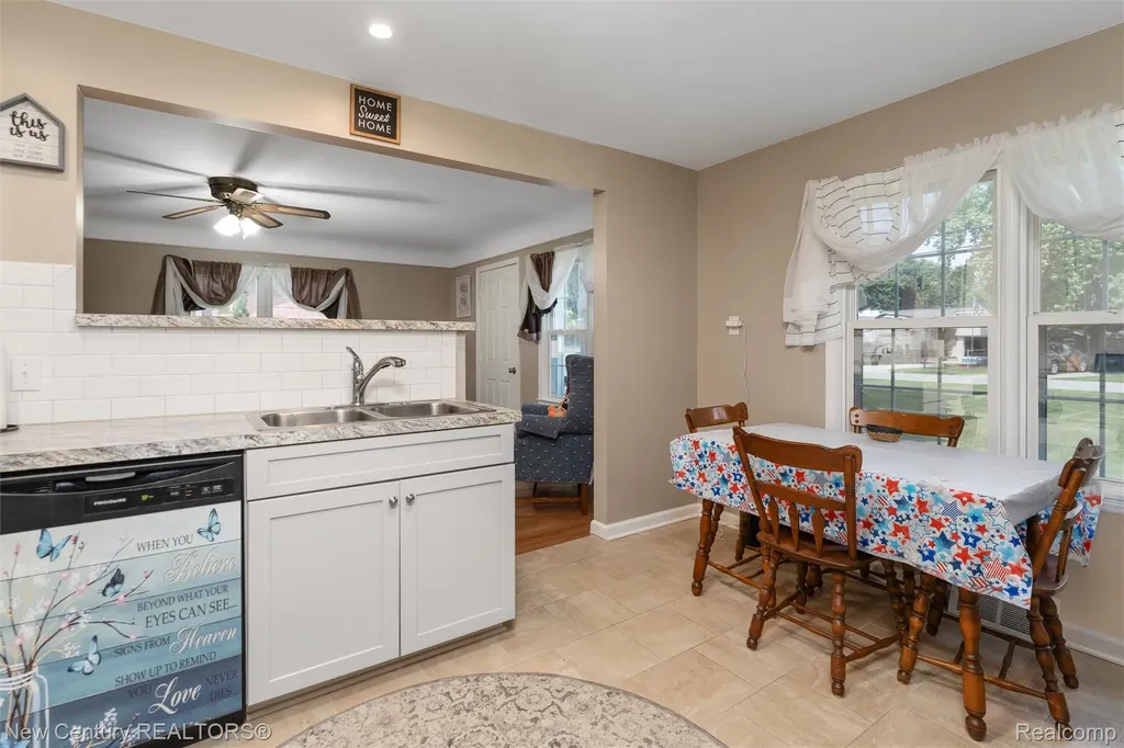 5763 Graves Street Waterford Charter Township MI 48327