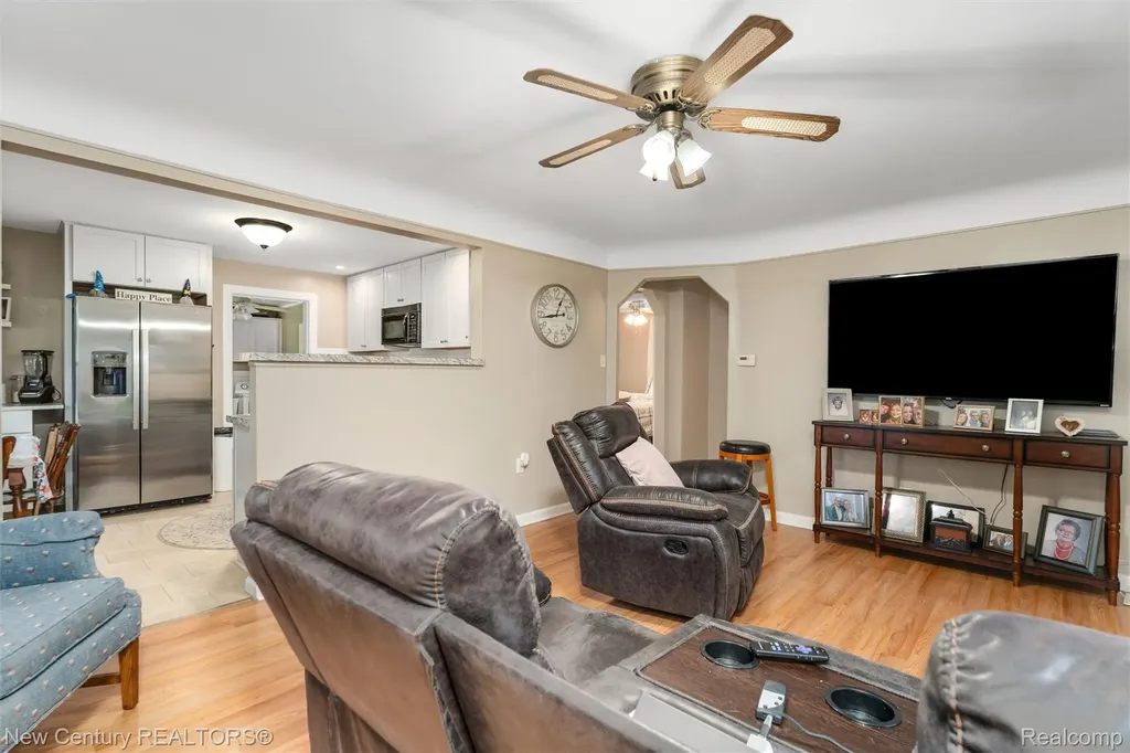 5763 Graves Street Waterford Charter Township MI 48327