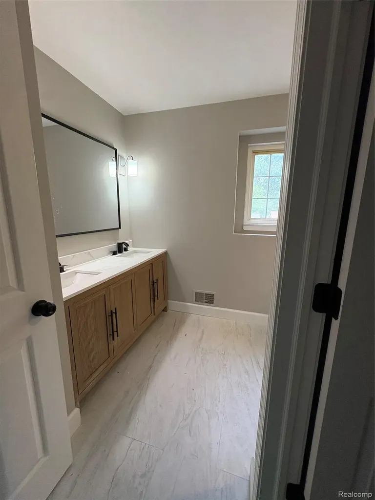 456 Morningside Drive Waterford Charter Township MI 48327
