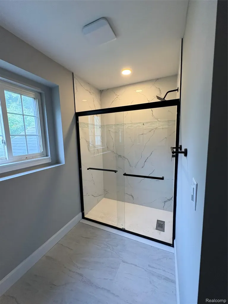 456 Morningside Drive Waterford Charter Township MI 48327