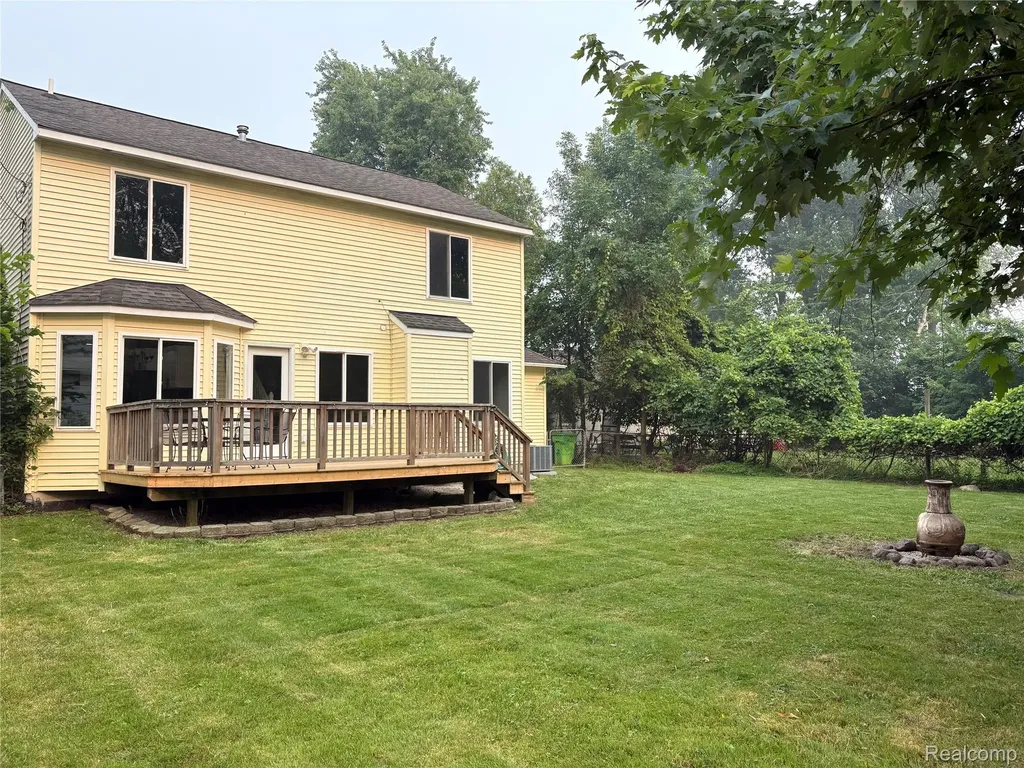 456 Morningside Drive Waterford Charter Township MI 48327