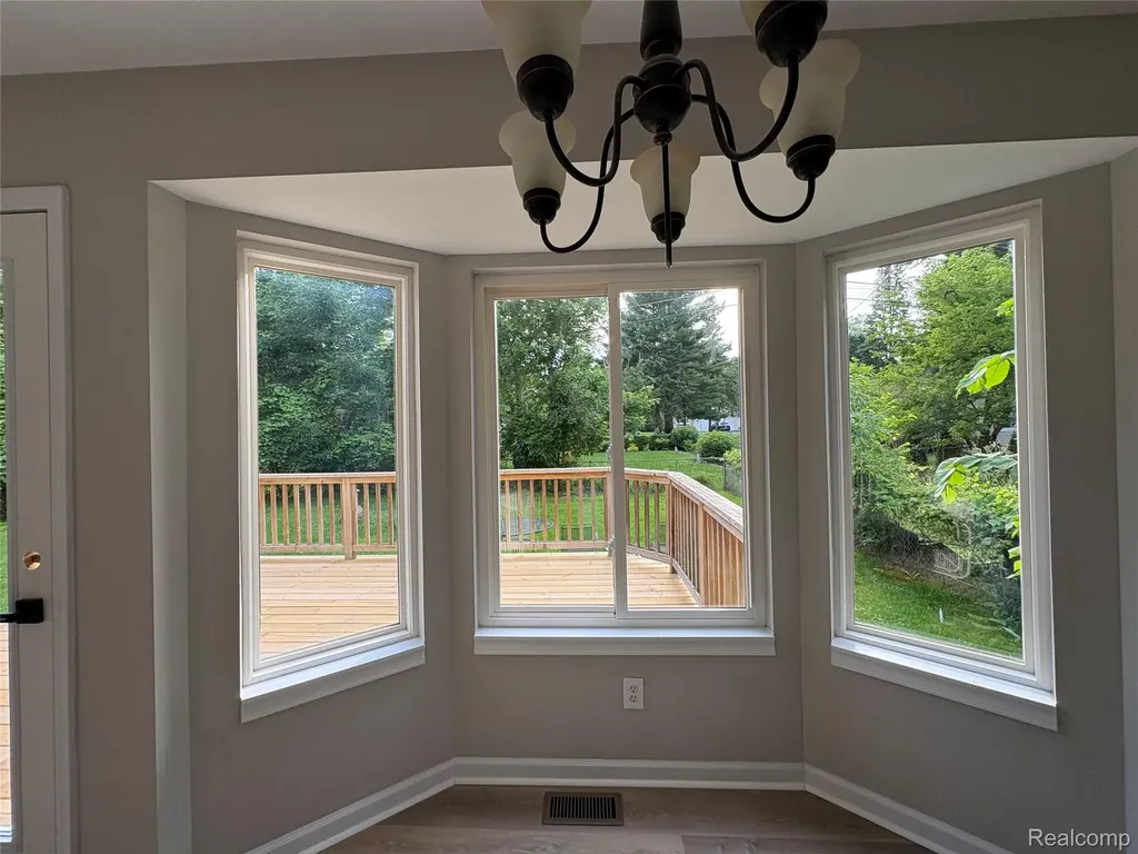 456 Morningside Drive Waterford Charter Township MI 48327