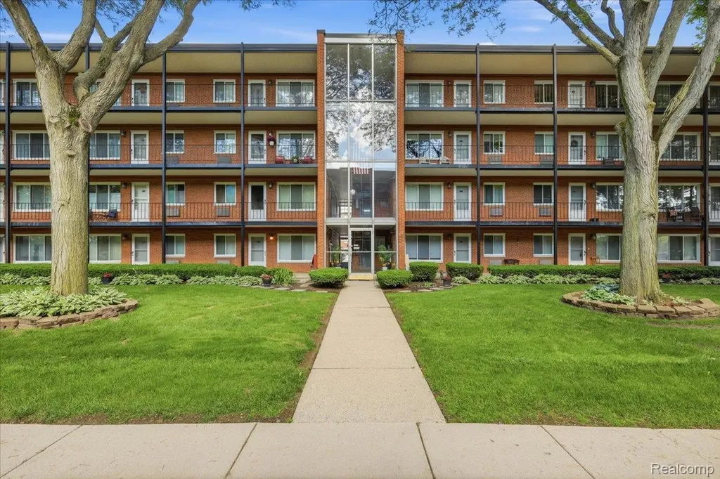 2915 W 13 Mile Road Royal Oak City MI 48073