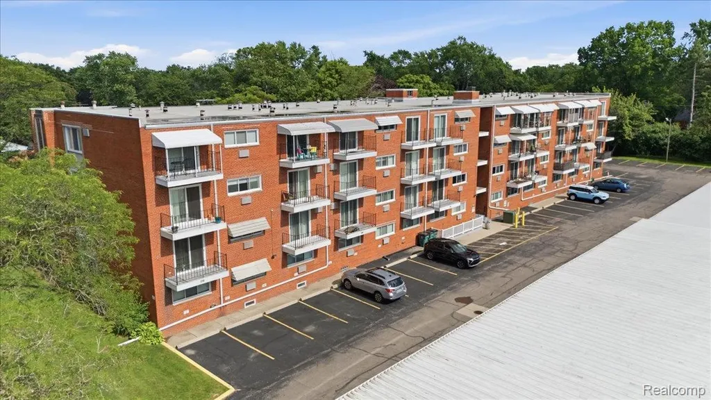 2915 W 13 Mile Road Royal Oak City MI 48073