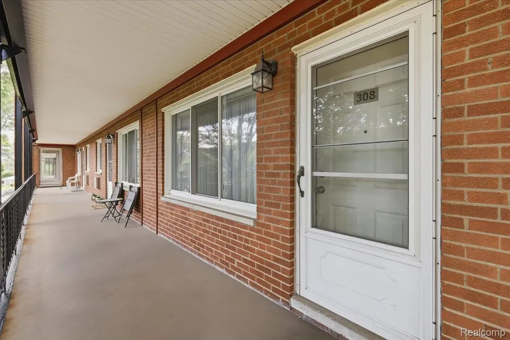 2915 W 13 Mile Road Royal Oak City MI 48073