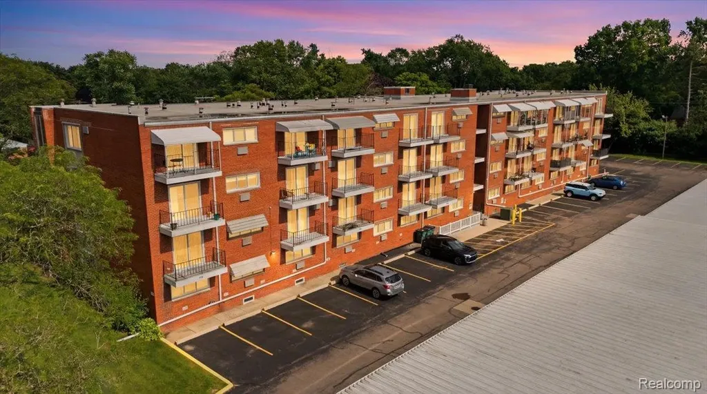 2915 W 13 Mile Road Royal Oak City MI 48073
