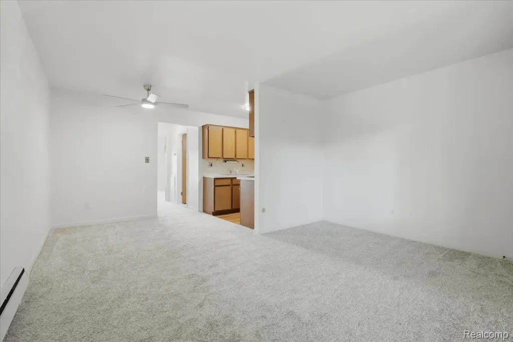 2915 W 13 Mile Road Royal Oak City MI 48073