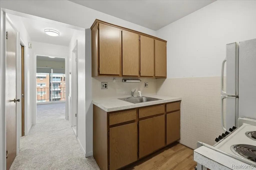 2915 W 13 Mile Road Royal Oak City MI 48073