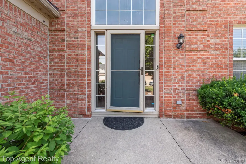 33780 Stonecrest Drive Sterling Heights City MI 48312